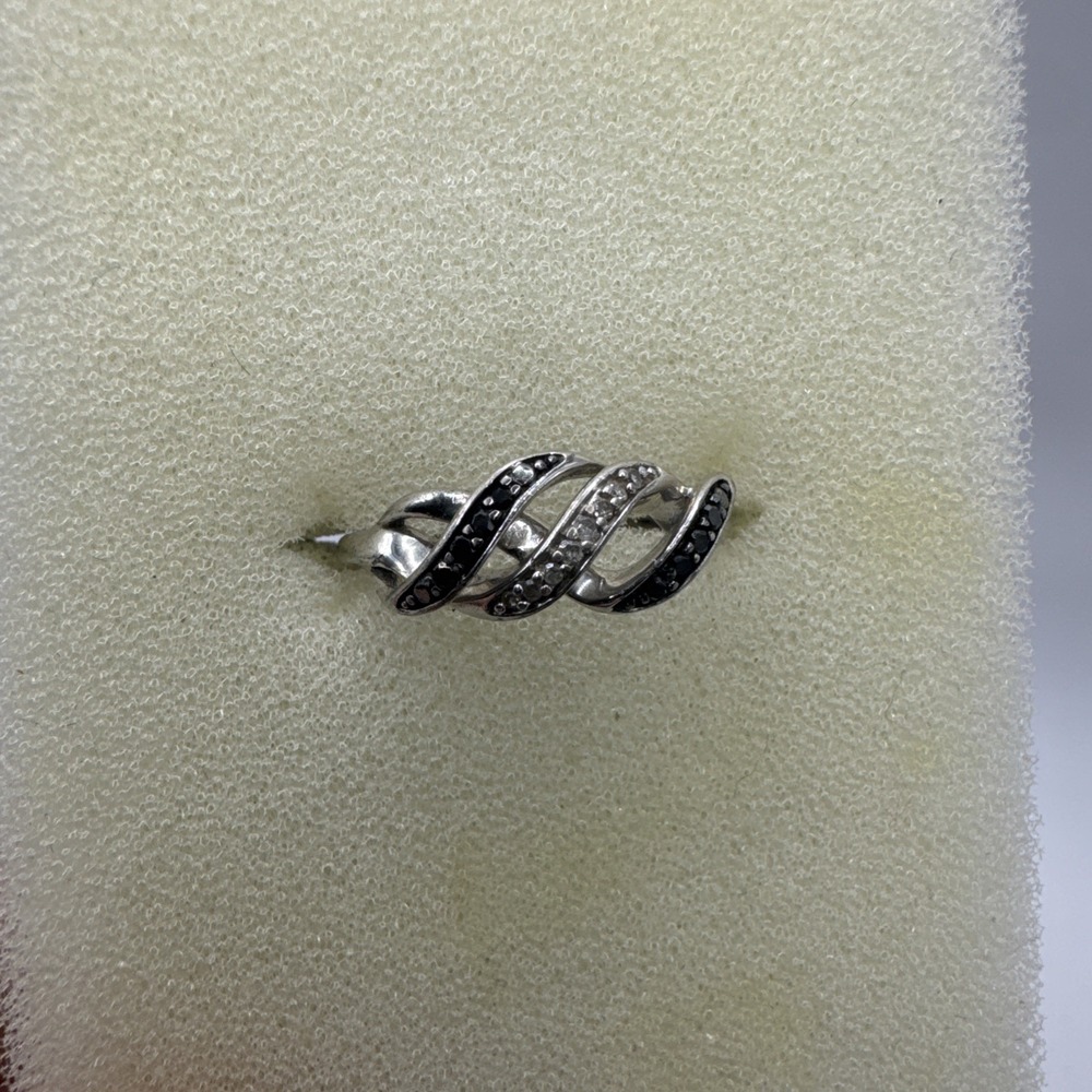 SUN 925 Sterling Silver Infinity Ring Black White Accent Stones Size 7 3.35g